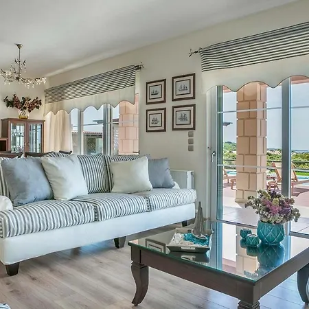 Sleeps 6 Pool Air Con Wifi 别墅 *