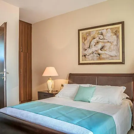 别墅 Sleeps 6 Pool Air Con Wifi 萨米