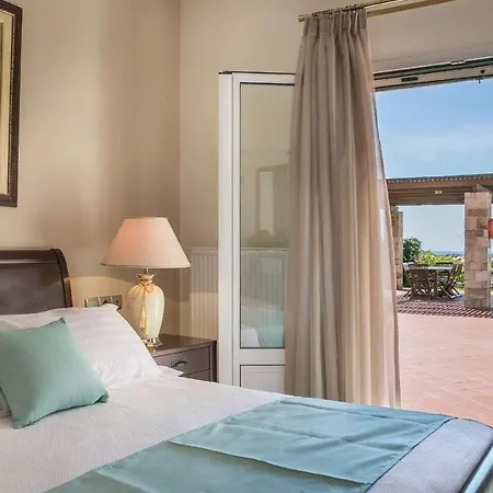 别墅 Sleeps 6 Pool Air Con Wifi 萨米