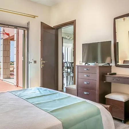 Sleeps 6 Pool Air Con Wifi 别墅 萨米