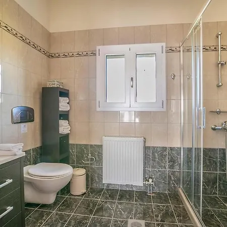 Sleeps 6 Pool Air Con Wifi 别墅 萨米